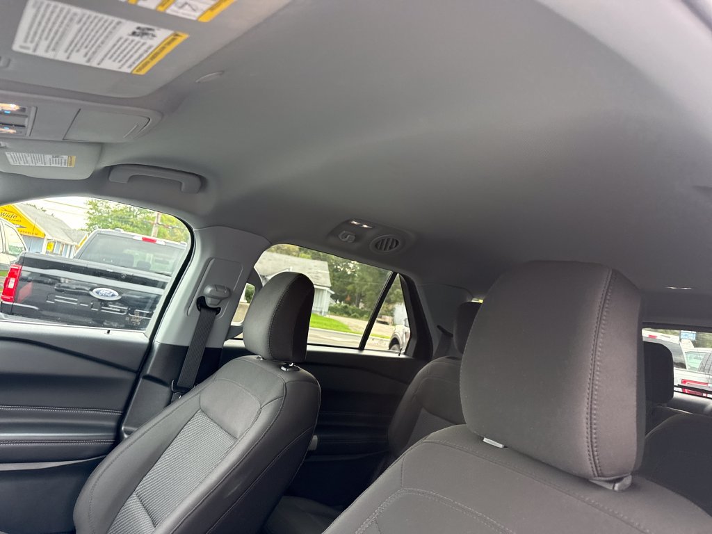 Used 2023 Ford Explorer XLT AWD/4WD image 26