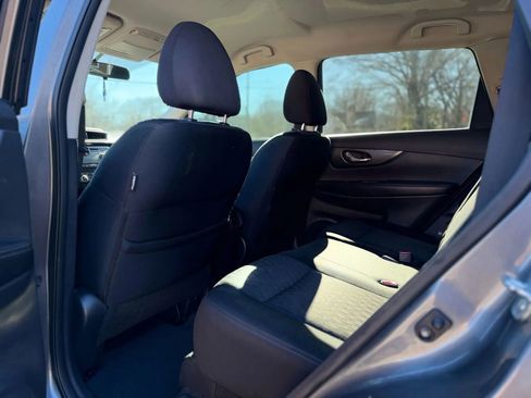 Used 2017 Nissan Rogue SV FWD image 11