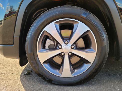 Used 2019 Jeep Cherokee Limited image 20