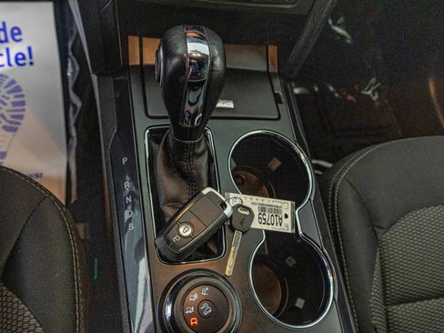 Used 2019 Ford Explorer XLT image 25