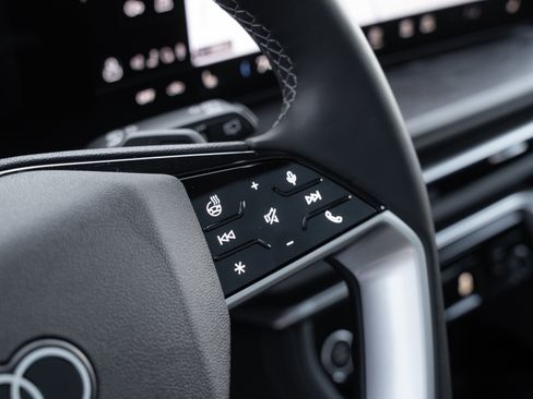 Certified 2025 Audi Q5 Premium w/ Convenience Package image 12