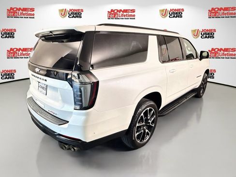 Used 2025 Chevrolet Suburban RST w/ Comfort Package AWD/4WD image 18