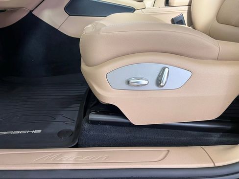 Certified 2025 Porsche Macan image 29