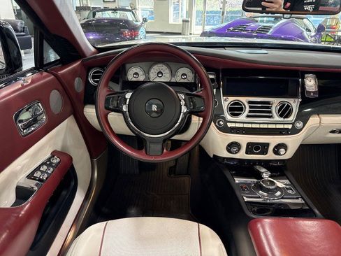 Used 2017 Rolls-Royce Dawn image 71