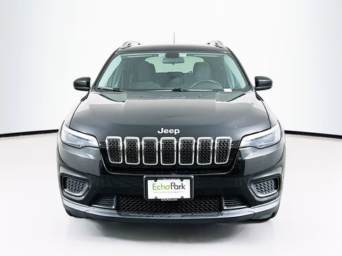 Used 2020 Jeep Cherokee Latitude w/ Cold Weather Group image 2
