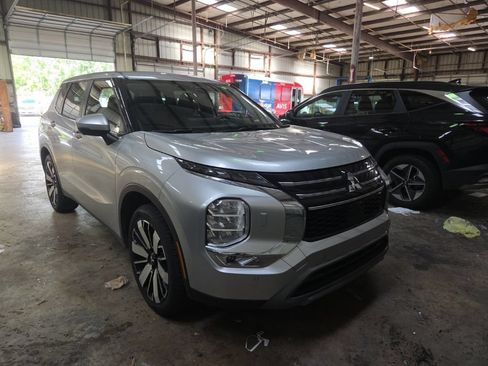 Used 2025 Mitsubishi Outlander SE AWD/4WD image 6