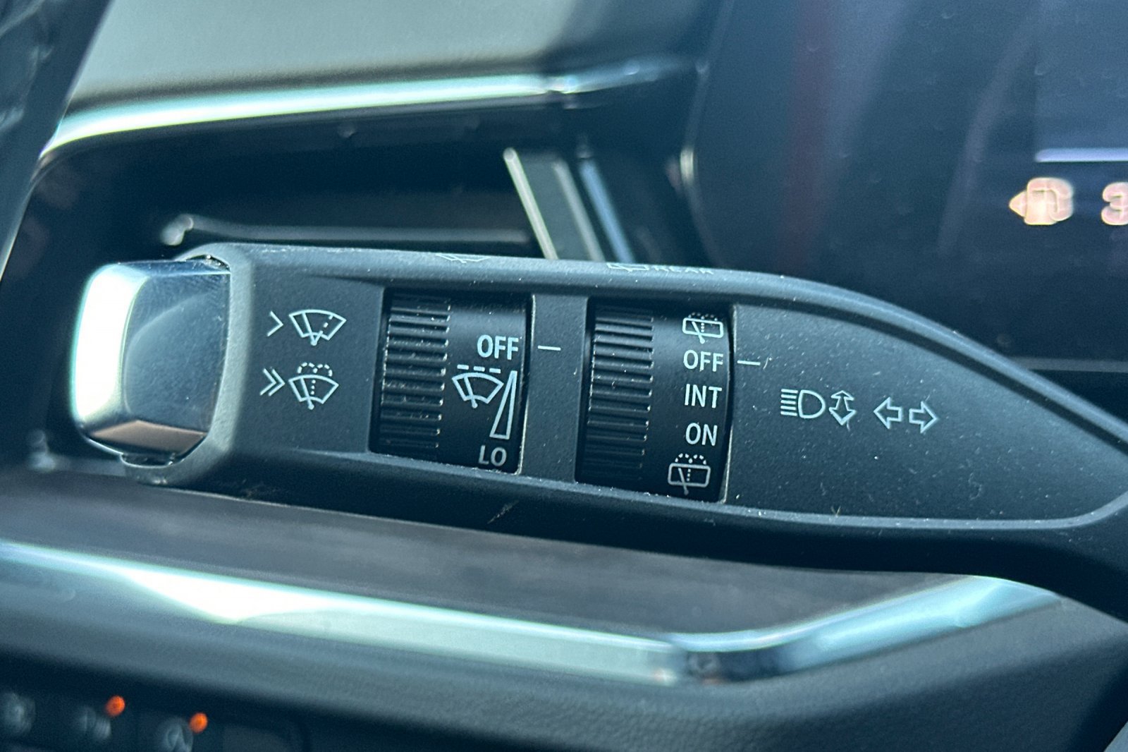 Used 2025 Chevrolet Suburban Z71 AWD/4WD image 36