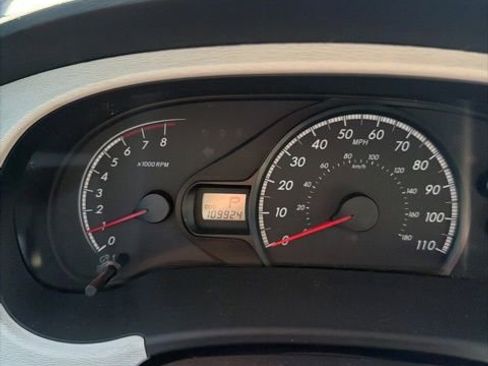 Used 2011 Toyota Sienna image 11