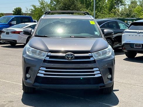 Used 2018 Toyota Highlander XLE FWD image 2
