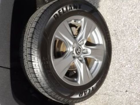 Used 2022 Toyota RAV4 LE image 20