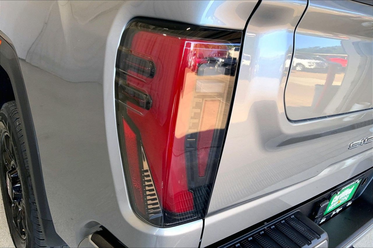 Used 2024 GMC Sierra 2500 AT4 w/ AT4 Premium Plus Package AWD/4WD image 29