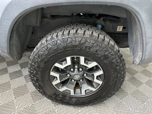 Used 2016 Toyota Tacoma TRD Off-Road w/ Towing Package image 13