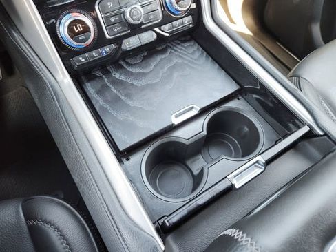 Used 2024 GMC Yukon XL Denali image 19