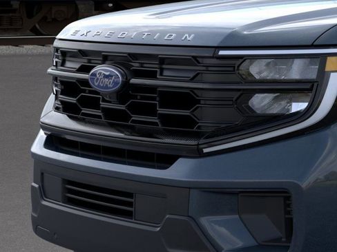 New 2025 Ford Expedition Active image 19