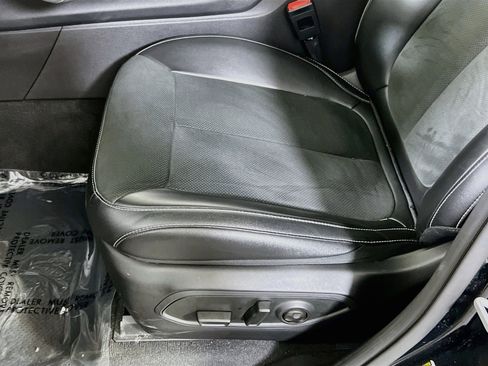 Used 2023 Jeep Grand Cherokee Altitude image 18