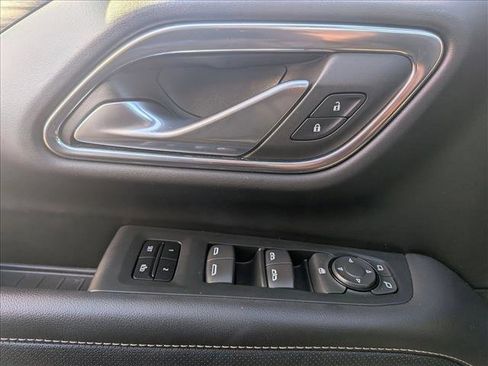 Used 2023 GMC Yukon XL SLT image 14