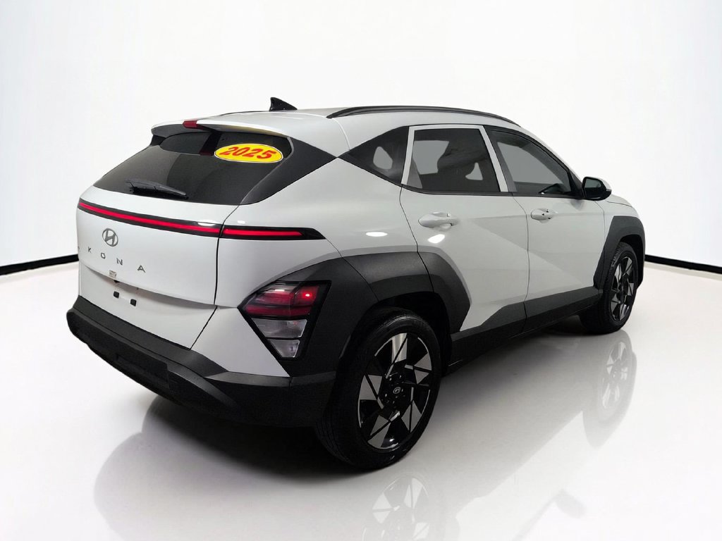 Used 2025 Hyundai Kona SEL FWD image 6