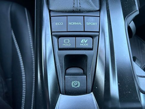 Used 2025 Toyota Camry SE image 28