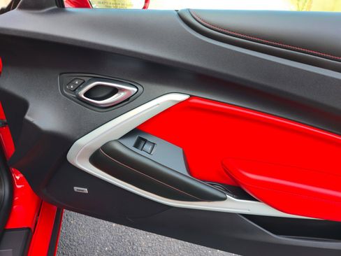 Used 2016 Chevrolet Camaro SS image 29