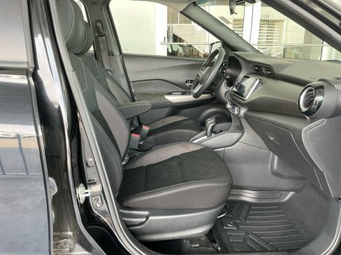 Used 2020 Nissan Kicks SV FWD image 31