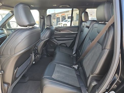 New 2026 Jeep Grand Cherokee Altitude AWD/4WD image 11