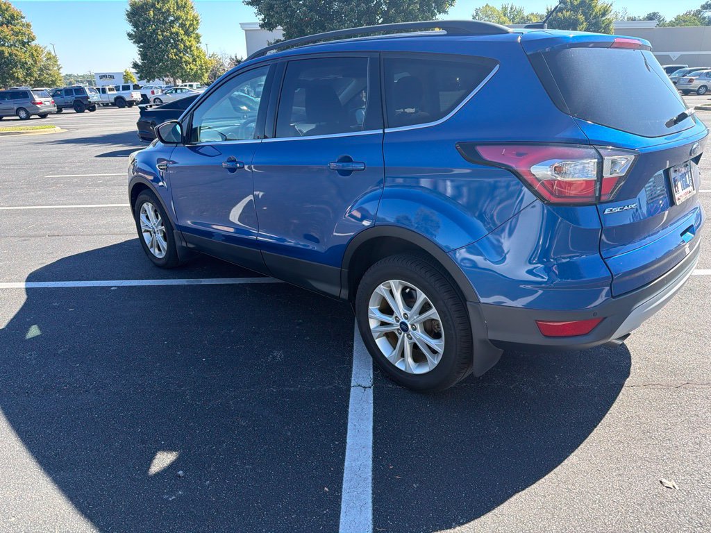 Used 2017 Ford Escape SE w/ Equipment Group 201A FWD image 3