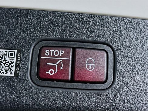 Used 2026 Mercedes-Benz GLC 300 4MATIC image 36