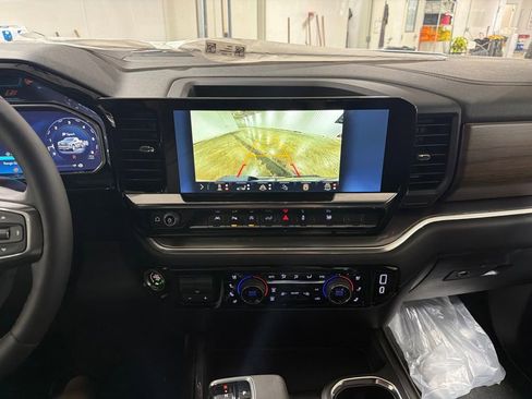 New 2026 Chevrolet Silverado 1500 High Country AWD/4WD image 10