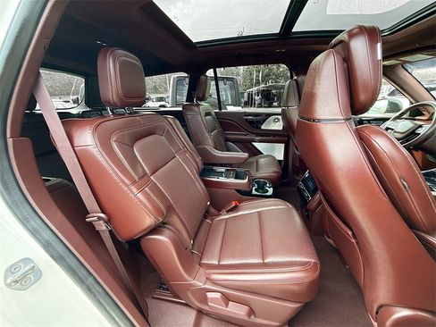 Used 2023 Lincoln Aviator Black Label w/ Jet Package image 32