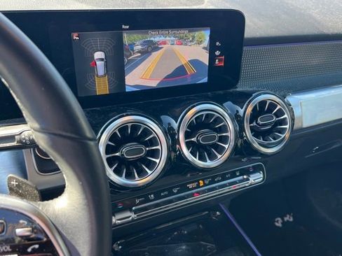 Used 2022 Mercedes-Benz EQB 300 4MATIC image 22