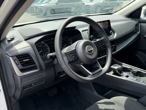 Used 2024 Nissan Rogue S FWD image 7