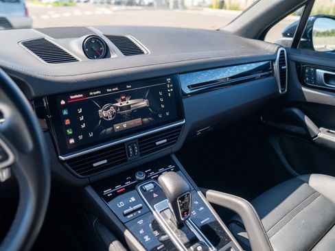 Certified 2023 Porsche Cayenne AWD/4WD image 15
