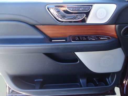 Used 2019 Lincoln Navigator Reserve image 27