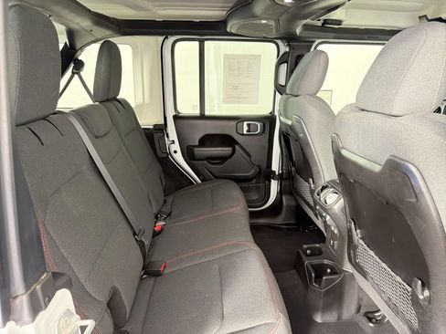 Used 2025 Jeep Wrangler Unlimited Rubicon AWD/4WD image 28