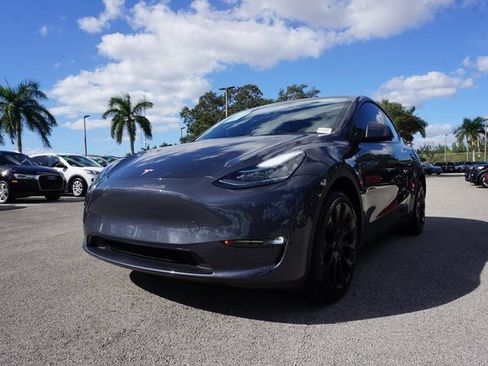 Used 2023 Tesla Model Y Long Range image 9