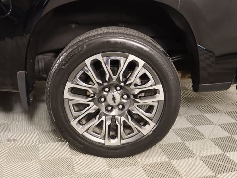 Used 2023 Chevrolet Silverado 1500 High Country w/ Technology Package image 21