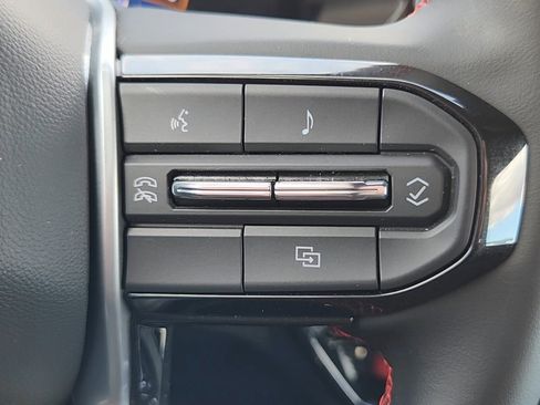 Used 2024 Chevrolet Colorado Z71 image 13