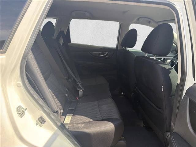 Used 2019 Nissan Rogue SV w/ Premium Package FWD image 21