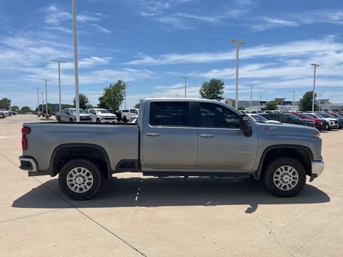 Used 2024 Chevrolet Silverado 2500 LT w/ Convenience Package AWD/4WD image 6