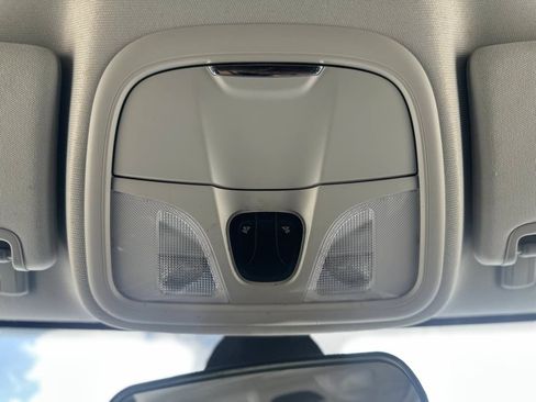 Used 2020 Jeep Cherokee Latitude FWD image 28