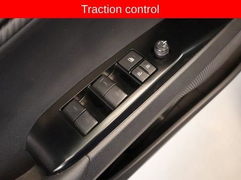 Used 2025 Toyota Camry SE image 13