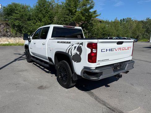 Used 2022 Chevrolet Silverado 2500 LT w/ Convenience Package AWD/4WD image 3