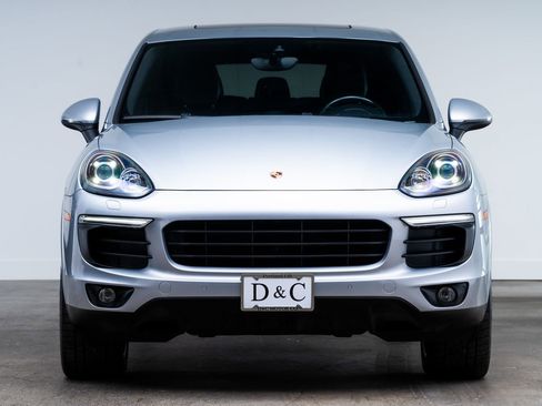 Used 2017 Porsche Cayenne Platinum Edition AWD/4WD image 2