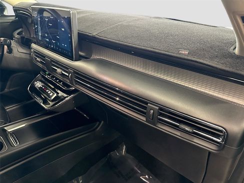 Used 2023 Lincoln Corsair AWD w/ Towing Package image 29