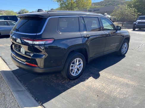 Used 2023 Jeep Grand Cherokee L Laredo image 7