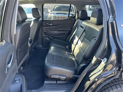 Used 2020 GMC Acadia SLT w/ Driver Alert Package II image 25