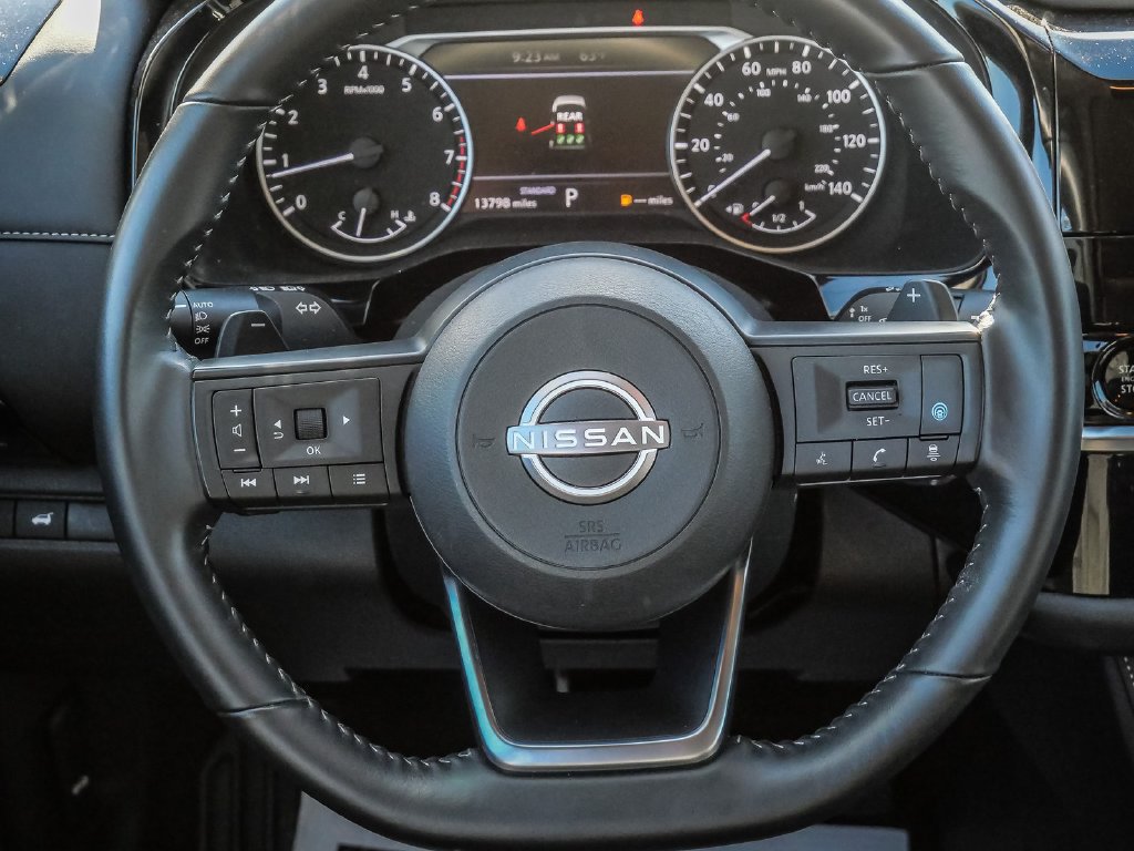 Used 2025 Nissan Pathfinder SV w/ SV Premium Package FWD image 29