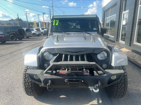 Used 2017 Jeep Wrangler Unlimited Sahara AWD/4WD image 2