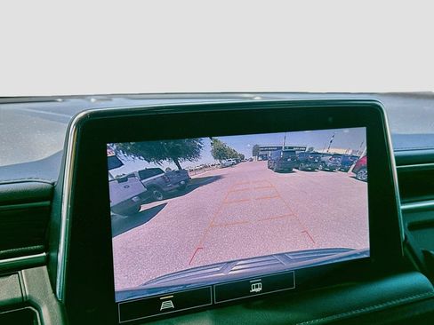 Used 2021 Chevrolet Tahoe Z71 AWD/4WD image 17