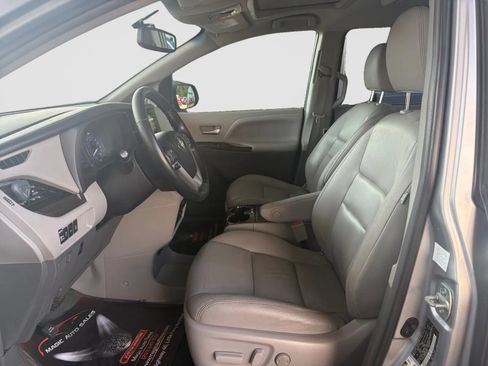 Used 2015 Toyota Sienna XLE Premium w/ Four Season Floor Mat Package FWD image 12